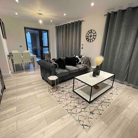 Stylish And Cosy 2 Bedroom Flat In Кройдон Екстер'єр фото