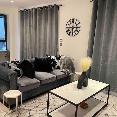 Stylish And Cosy 2 Bedroom Flat In Кройдон Екстер'єр фото