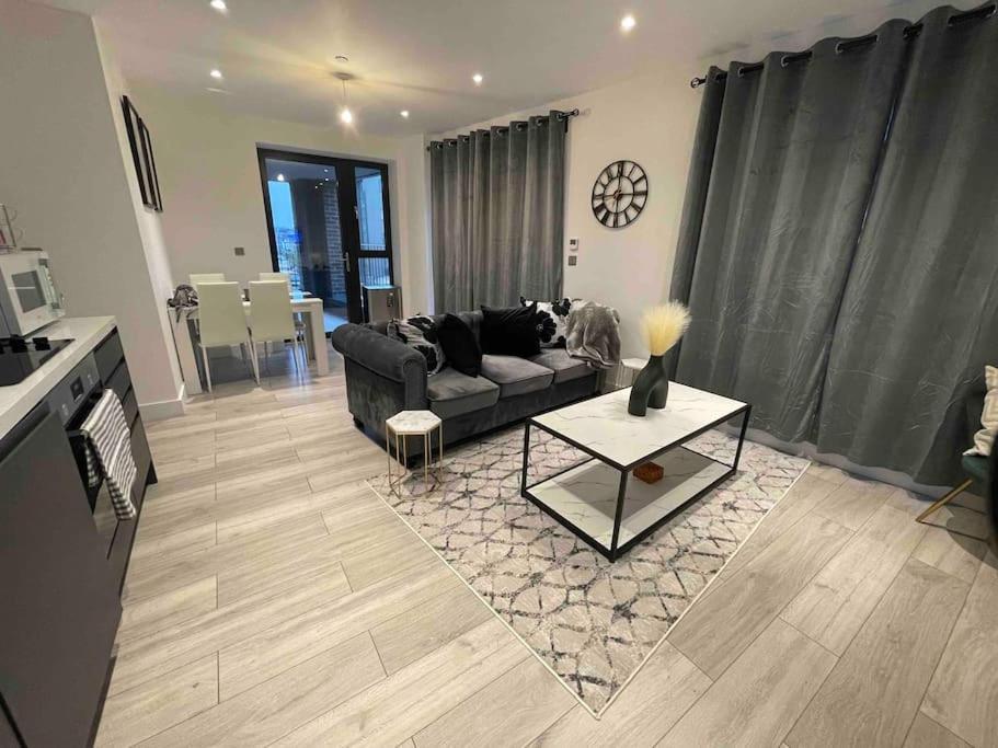 Stylish And Cosy 2 Bedroom Flat In Кройдон Екстер'єр фото