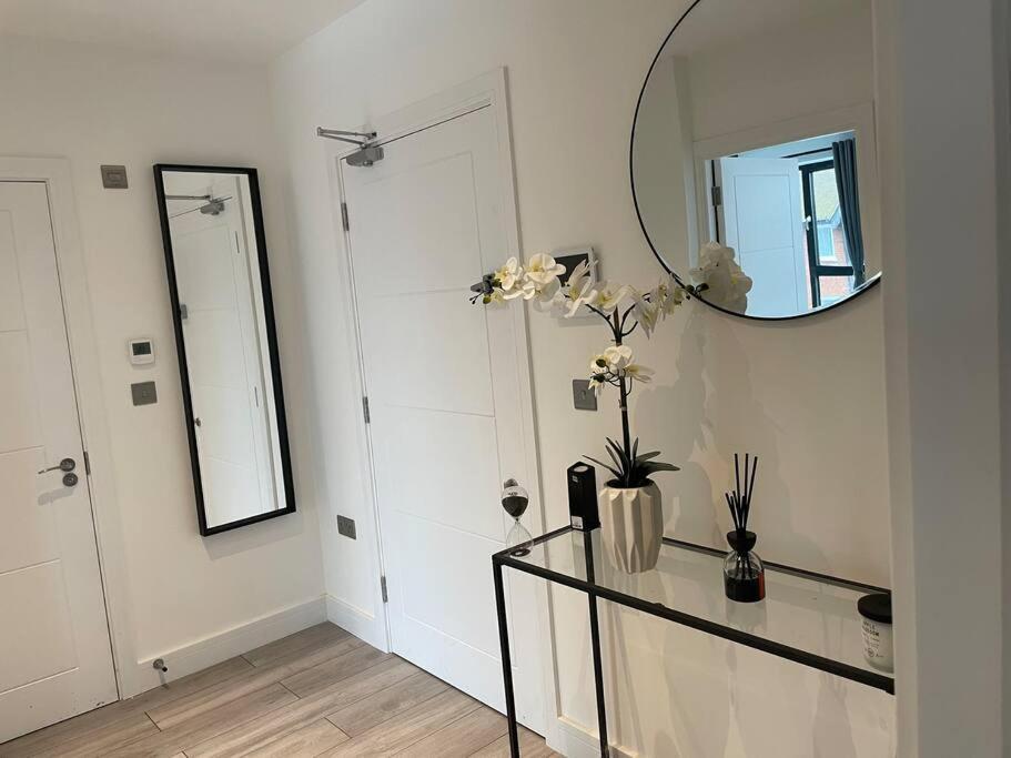 Stylish And Cosy 2 Bedroom Flat In Кройдон Екстер'єр фото