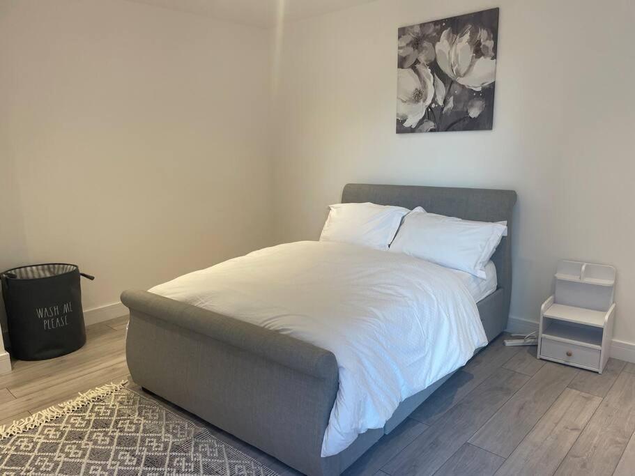 Stylish And Cosy 2 Bedroom Flat In Кройдон Екстер'єр фото