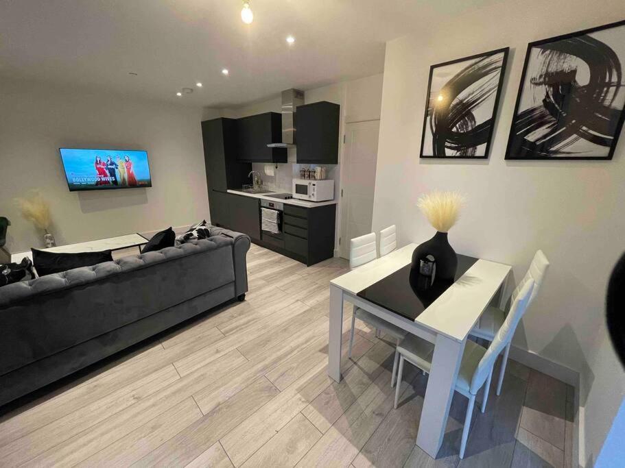 Stylish And Cosy 2 Bedroom Flat In Кройдон Екстер'єр фото