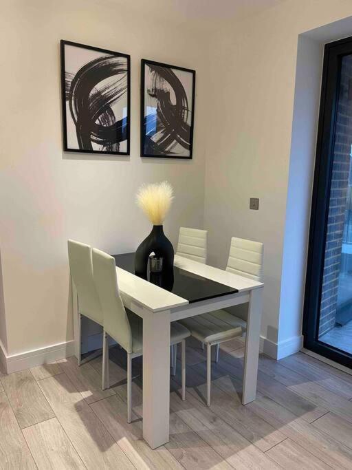 Stylish And Cosy 2 Bedroom Flat In Кройдон Екстер'єр фото