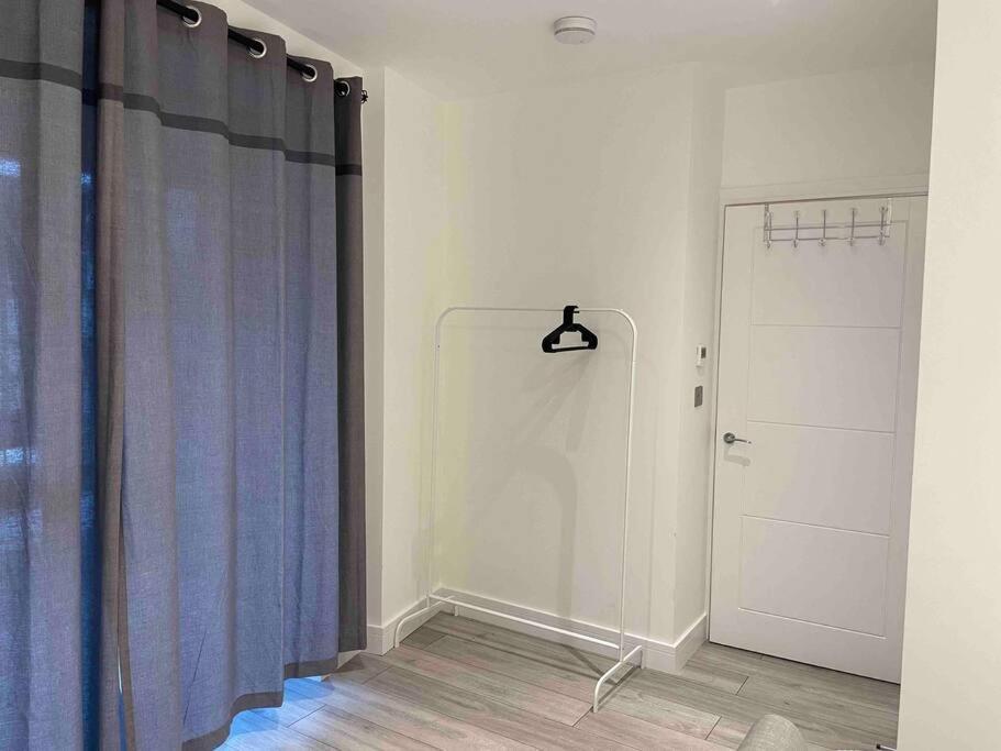 Stylish And Cosy 2 Bedroom Flat In Кройдон Екстер'єр фото