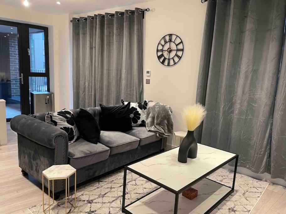 Stylish And Cosy 2 Bedroom Flat In Кройдон Екстер'єр фото