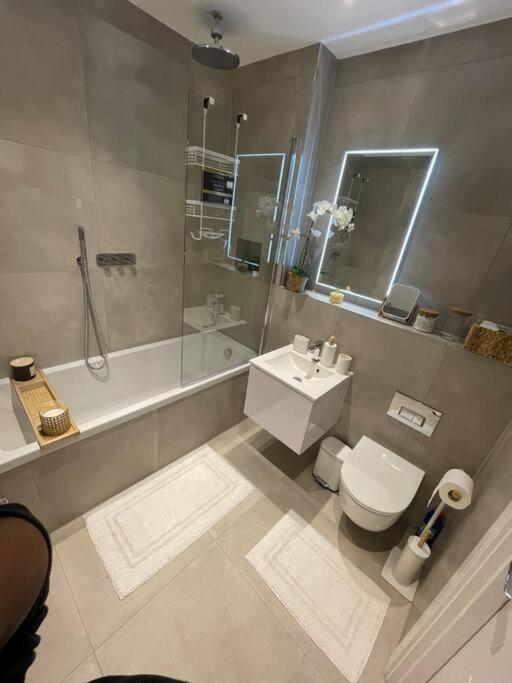 Stylish And Cosy 2 Bedroom Flat In Кройдон Екстер'єр фото