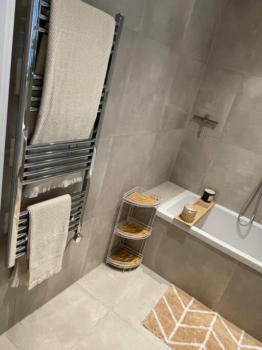 Stylish And Cosy 2 Bedroom Flat In Кройдон Екстер'єр фото